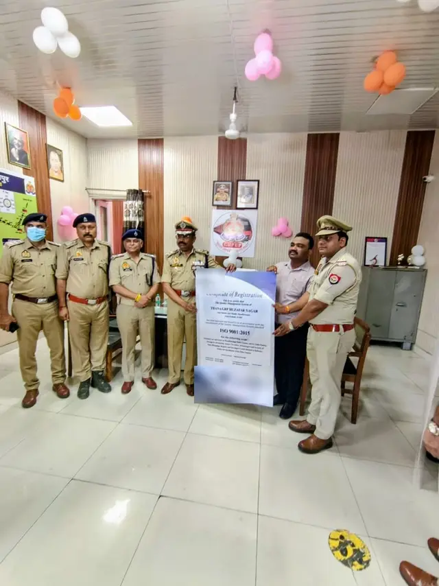 Railway police officers at Thana GRP Muzaffarnagar receiving the ISO 9001:2015 Certificate of Registration for the station’s quality management system